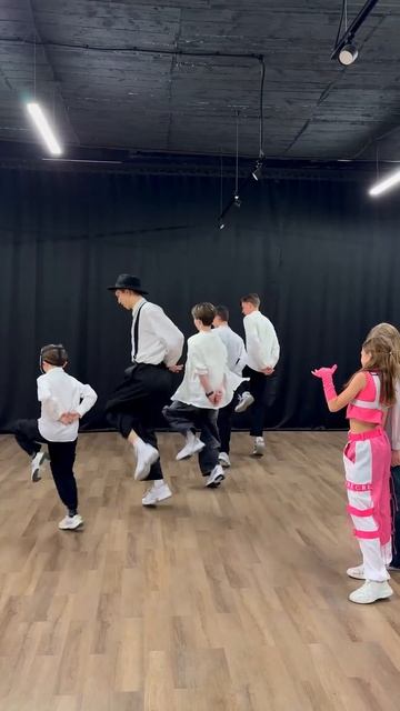 Шаффл Баттл  Boys  VS Girls  NEON BATTLE TUZELITY