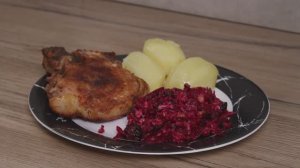 Салат из свеклы с черносливом изюмом и грецким орехом вкусный и полезный