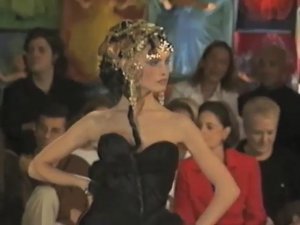 Показ женской коллекции John Galliano весна-лето 1997. Часть 2.