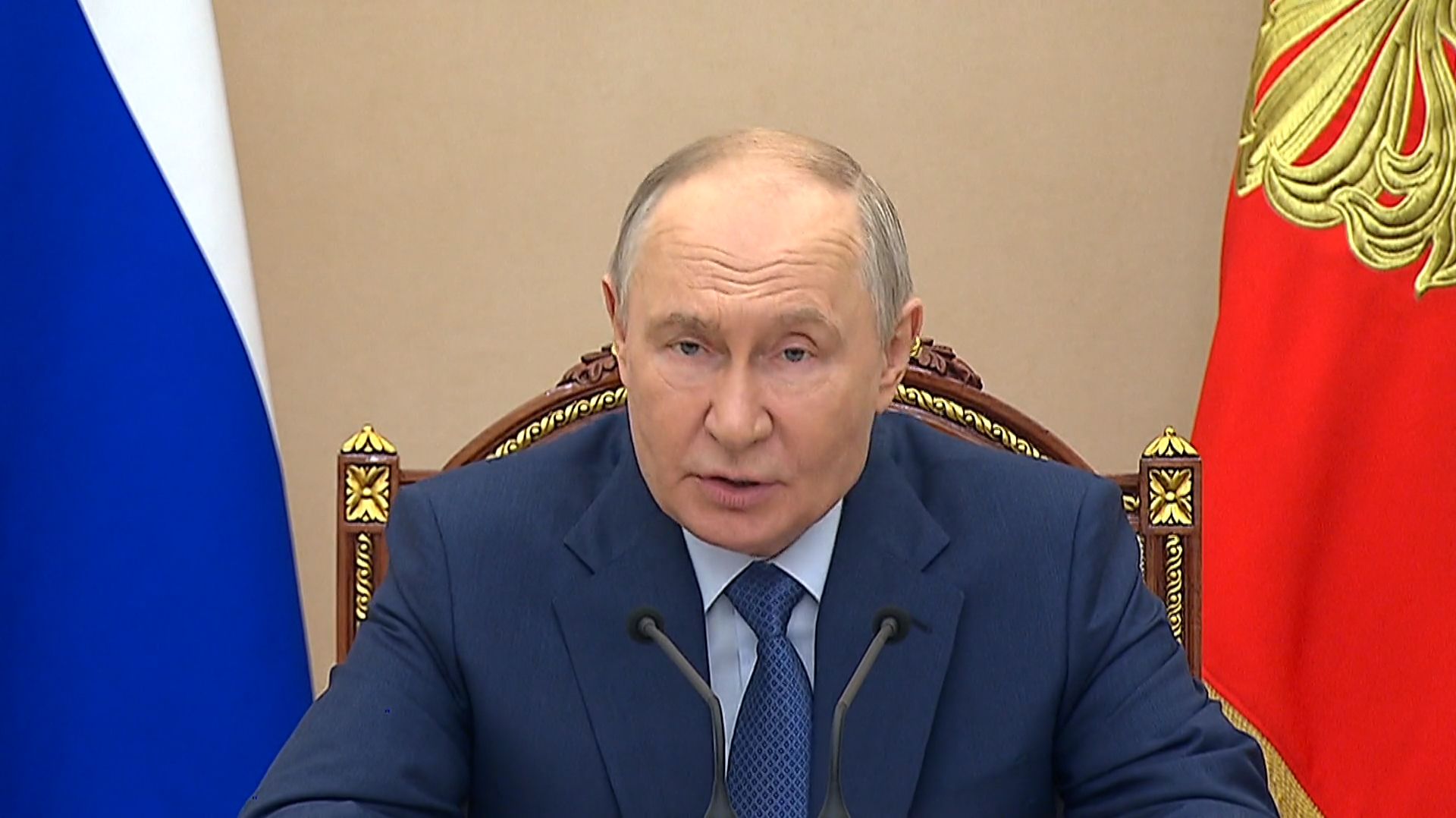 ПУТИН: Экономика России РАСТЁТ! Безработица 2,2%, ВВП снова в плюсе