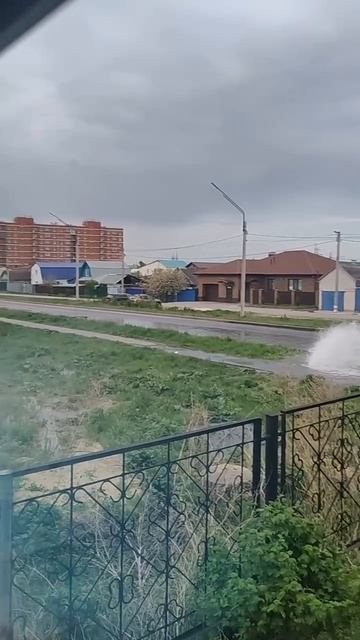 Сезон коммунальных фонтанов начался с ул. Отрадной.