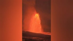 На Гавайях проснулся вулкан Килауэа.

Лава и пепел поднялись на 6 километров. Это уже 47-й эпизод