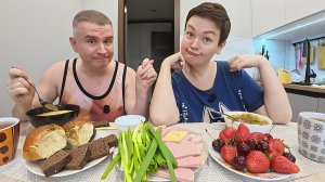 Мукбанг ЛЮБОВЬ ЗЛА, полюбишь и Вована! Живём как кошка с собакой) Болталка и Семейный обед в России