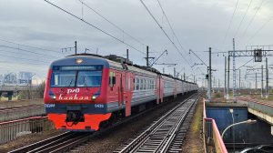 ЭД4М 0438 «Байкал» сообщением Луга - Санкт-Петербург на платформе Ленинский проспект