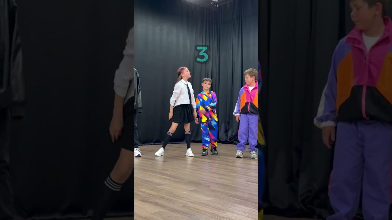 Шаффл Баттл  WHO WIN ?  LITTLE KIDS NEON MODE 