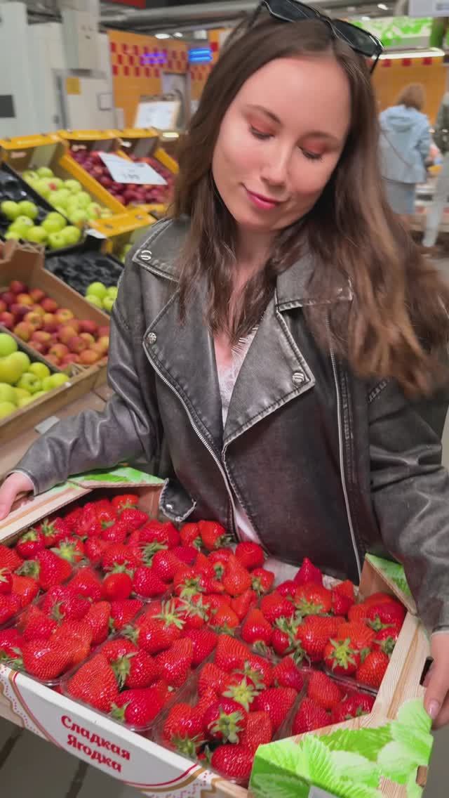 Ягоды под любое настроение и вкус уже ждут вас по выгодной цене в «Гипер Ленте» и с доставкой🍓 смотреть онлайн