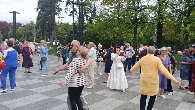 А НАСТОЯЩАЯ ПОДРУГА НА ДЕНЬГИ НЕ МЕНЯЕТ ДРУГА ТАНЦЫ ХАРЬКОВ МАЙ 2026 смотреть онлайн