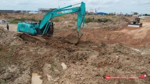 Powerfully Shantui DH17c2 Dozer Pushing Soil & 25t Dump Trucks Dumping Soil Building Foundation Road