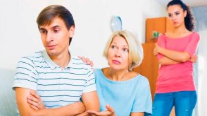 Похоже теща не в командировке была, а срок отбывала. И вернулась не одна, а с отпетым уголовником.