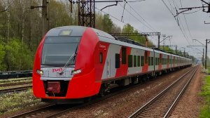 ЭС2Г 237 «Ласточка» сообщением Санкт-Петербург - Кузнечное, следует через станцию Капитолово