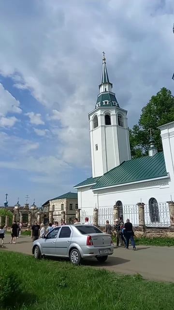 Холуй смотреть онлайн