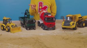 Игрушечные строительные машины 🚧 Экскаватор и бетономешалка чинят водопровод — для детей