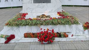 Памятник подвигу курсантов. Вечный огонь. Ильинские рубежи.