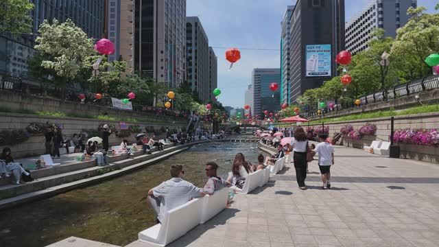 🇰🇷 Сеул, Корея - Прогулка вдоль ручья Чхонгечхон до площади Кванхвамун / 2026 / 4K