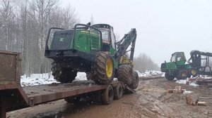 John Deere 1270e заходит на трал.