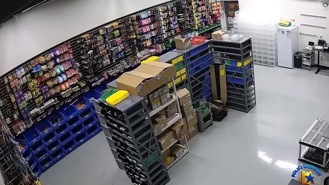 Монро, штат Мичиган. Сказ о том как два кретина магазин канаббиса поджигали. смотреть онлайн