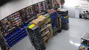 Монро, штат Мичиган. Сказ о том как два кретина магазин канаббиса поджигали.