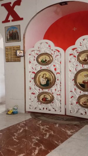 Божественная служба в храме Святой Троицы