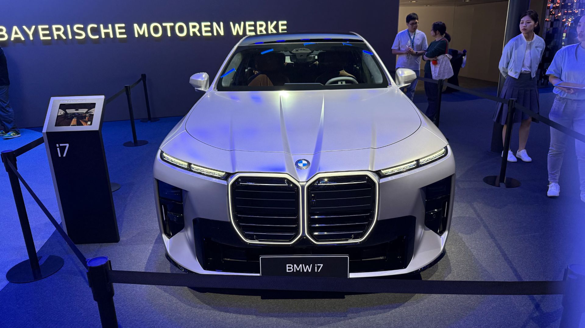 Обновленные флагманы BMW 7-Series и i7 — наш обзор с мировой премьеры в Пекине