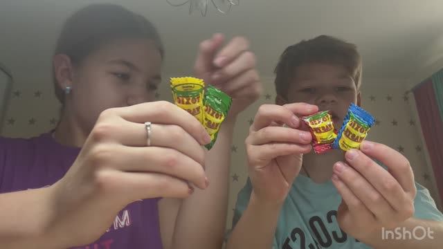 Пробуем самые кислые конфеты в мире!😱🍬 смотреть онлайн