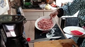 Что готовлю сегодня?Ёжики,суп вермишелевый,сырники,сладкое,капуста тушёная.Просто и вкусно😋