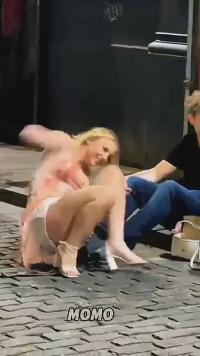 Европейские девушки о самих себе с песней 😱😉