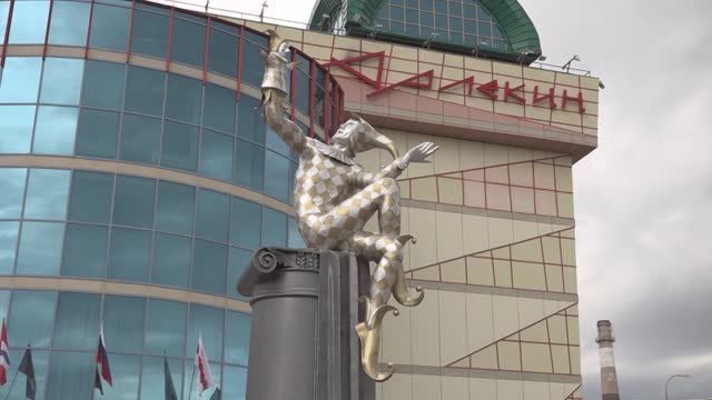 Виталий Хоценко открыл в Омске — Культурной столице России-2026 фестиваль театров кукол