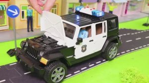 Атака динозавра! Спасательная миссия пожарных с вертолётом 🦖 Игрушечные динозавры  для детей