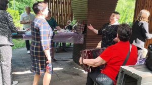 Мордовочки Ира и Аня гармонистка Валентина Карпова
