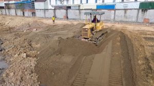 Perfectly Team-Up! Operators KOMATSU bulldozer & CAT excavator Reclaims Oil-Sludge Pond Completely-0