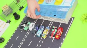 🏎️ Быстрые игрушечные машинки гоняются для детей 🏁 Какая машина победит?
