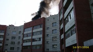 Новоуральск. 2004 год. Взрыв балона с газом на крыше дома Мичурина 4.
