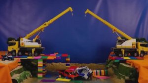 Мост LEGO рушится, игрушечной машине нужна помощь! 🚘🚨 Мультфильм для детей