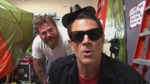 Чудаки (Jackass) 3.5: Чудаки пугают Прию