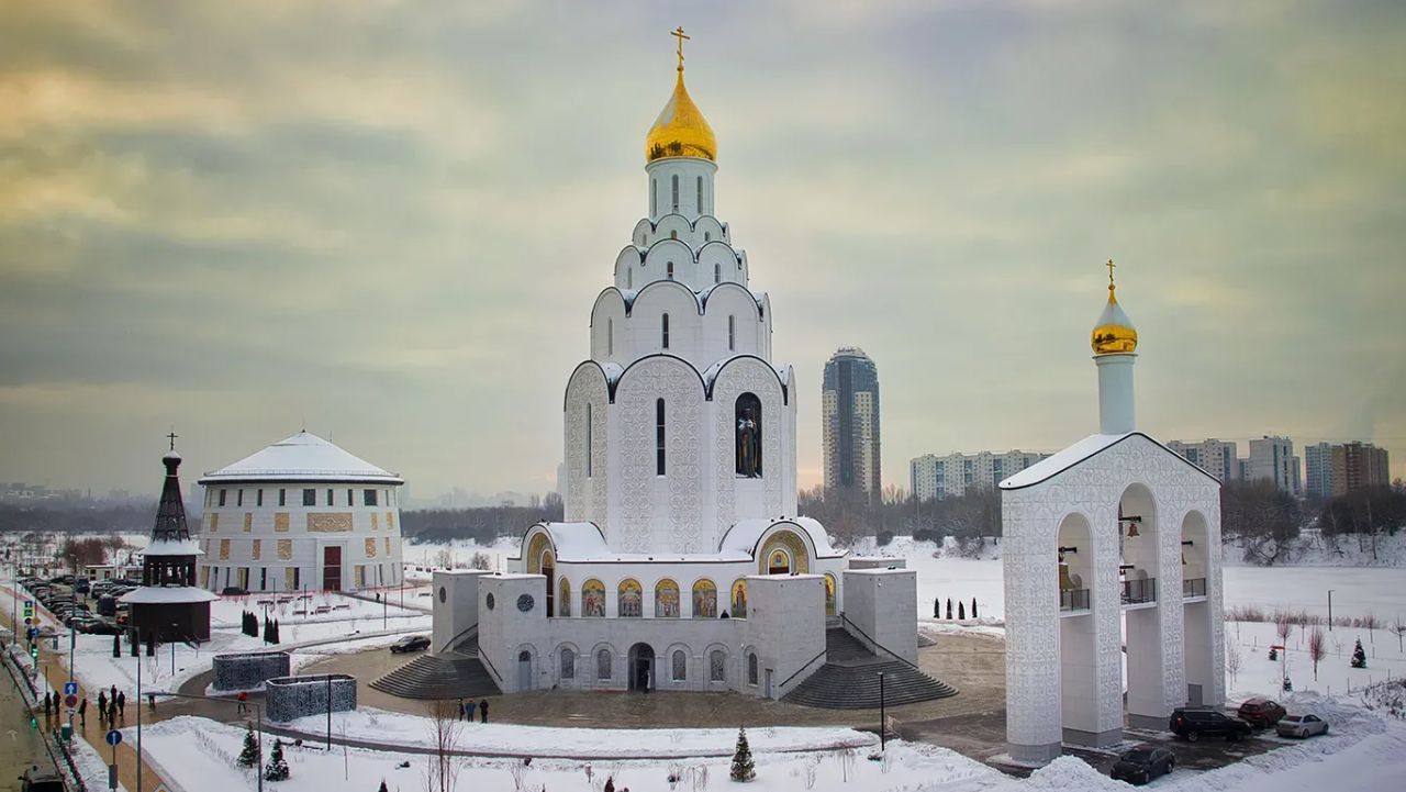 Репортаж (Православная Россия. Живопись, которая светится в темноте).