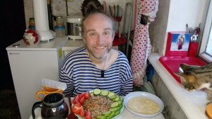 Обед с котями. Эксперимент: яичница на пароварке. Мукбанг. Обжор. Еда на камеру. Диета. Шизофрения.
