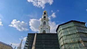 Вечерний колокольный звон в Свято-Троицкой Сергиевой Лавре.