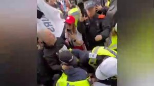В Британии - самые массовые протестов в XXI веке.Против миграции и поддержки Израиля.