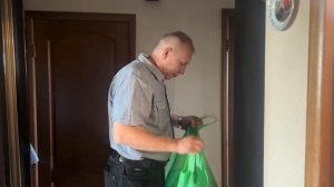 На даче работа кипит, а Юра решил сэкономить на ремонте машины