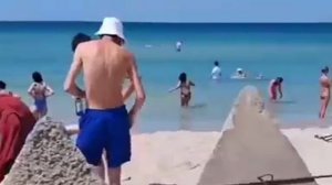 Репортаж из Крыма. Вон там находится Одесса.