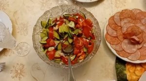 Все цветет , благоухает . В гостях манты , пюре картофельное , селедочка .
