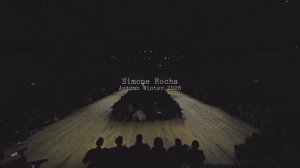 Показ женской коллекции Simone Rocha осень-зима 2026-2027