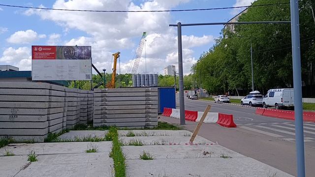 Перекрыто движение на Михневской улице в связи с расширением площадки переходной камеры в Бирюлёво смотреть онлайн
