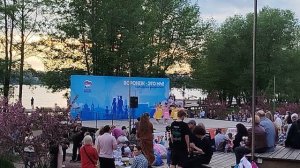 Выступление детей в парке Дельфин воронеж сегодня 15 мая 2026, городской фестиваль детей на сцене