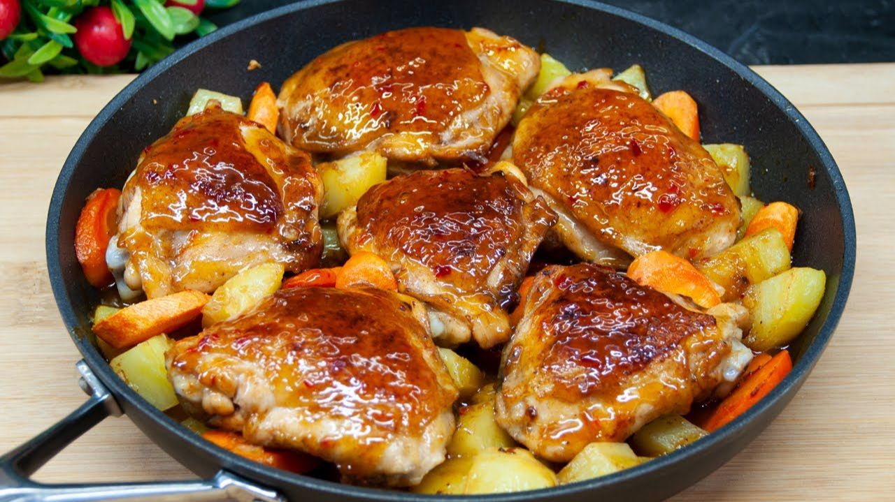 СРОЧНО приготовьте так курицу! ОЧЕНЬ вкусный и простой рецепт куриных бедер на сковороде. смотреть онлайн