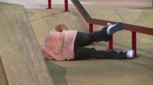 Чудаки (Jackass) 3.5: Броски мячами по яйцам