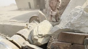 EXTREMELY DANGEROUS WORK DONE BY LABOUR #rockcrusher #automobile #excavator #stonecrusher