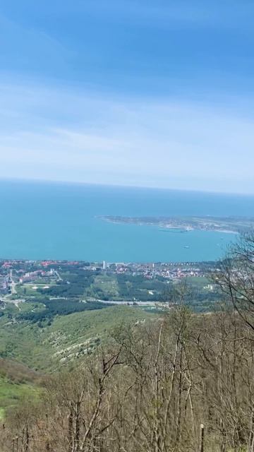 Вид на Геленджик с канатной дороги Сафари-Парка