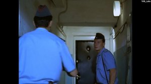 человек в наручниках не человек
