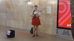Музыка в метро. Балалайка